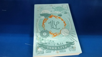 Membaca Novel ILY: Saat Petualangan Berubah Jadi Pilihan yang Menyakitkan