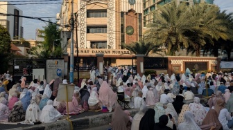 Jemaah Muhammadiyah Padati Menteng Raya Tunaikan Salat Idulfitri 1447 H