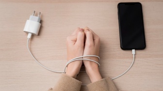 10 Cara Merapikan Kabel dan Charger agar Tidak Ruwet