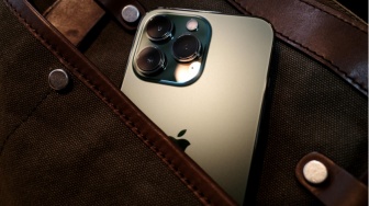 Mengapa Banyak Orang Rela Sewa iPhone Saat Mudik Lebaran: Menguak Ironi di Balik Gengsi