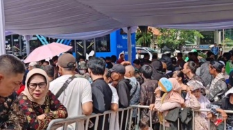 Istana Negara Dibuka untuk Umum, Warga Mulai Berbondong-bondong Hadiri Open House Lebaran