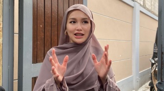 Terharu saat Salat Id, Ayu Ting Ting Selipkan Doa soal Jodoh di Lebaran Tahun Ini