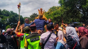 Ribuan Warga Ngalap Berkah Garebeg Syawal, Tradisi Bertahan di Tengah Gempuran Modernisasi
