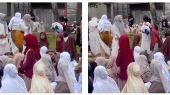 Ibu-Ibu Baku Hantam di Tengah Khotbah Idulfitri, Diduga Dipicu Masa Lalu