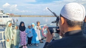 TNI AL Jadikan Kapal Perang 'Taman Bermain' Rakyat di Hari Raya Lebaran