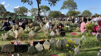 Fenomena Unik Bali: Ribuan Peziarah Lintas Agama Padati Pemakaman Muslim Saat Idul Fitri