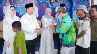 Masyarakat ke Gedung Negara Grahadi, Gubernur Khofifah: Riyayan Dekatkan Warga pada Pemimpinnya