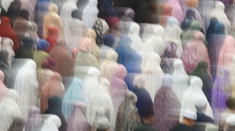 Umat Islam melaksanakan shalat Idul Fitri 1447 Hijriah di Masjid Negara di Kawasan Inti Pusat Pemerintahan (KIPP) di Ibu Kota Nusantara (IKN), Penajam Paser Utara, Kalimantan Timur, Sabtu (21/3/2026). [ANTARA FOTO/M Risyal Hidayat/nym]