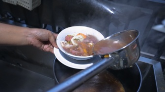 Mencicipi Sop Buntut Cut Meutia, Kuliner Legendaris dengan Rasa Otentik | SERASA