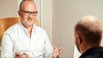 Tutorial Jadi Cenayang Psikologi: Baca Karakter Orang Lewat Cara Dia Jalan dan Ngomong