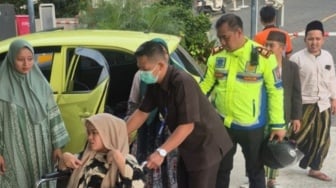Nyawa Ibu dan Bayi Taruhannya, Polisi di Bogor Buka Jalan di Tengah Lautan Kendaraan Lebaran