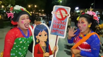 Unik! Malioboro Turunkan Tokoh 'Edan-edanan' untuk Tertibkan Perokok Bandel secara Humanis