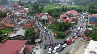 Jalan Lembah Anai Padang-Bukittinggi Dibuka Penuh Pascabencana, One Way Picu Macet Parah hingga 7 Km