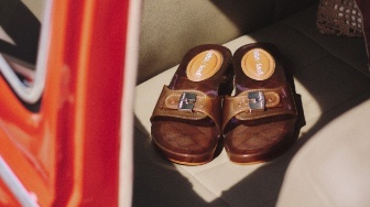 Rahasia Kaki Bebas Pegal Saat Libur Lebaran: Intip Kolaborasi Ikonik Melissa x Scholl Terbaru