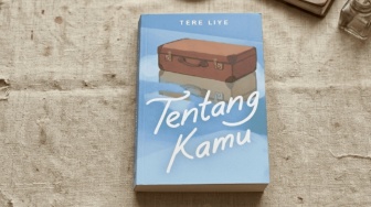 Hantu Masa Lalu dan Teka-teki 19 Triliun dalam Novel Tentang Kamu