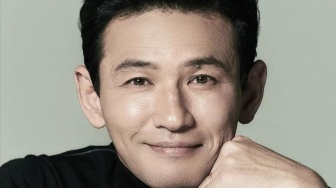 Hwang Jung Min dalam Pembicaraan Bintangi Film Horor Okultisme Baru