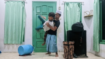 Viral Guru Ngaji Banting Murid di Probolinggo, Buntut Mobil Tergores Sepeda