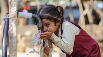 Krisis Air Bikin Perempuan Kehilangan Akses Pendidikan, Bagaimana Hubungannya?