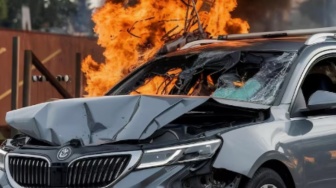 Dini Hari Mencekam di Palembang, Mobil Dibakar Bom Molotov, Pelaku Terekam CCTV