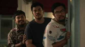 Film GJLS: Ibuku Ibu-Ibu: Komedi Absurd atau Kekacauan yang Konsisten? Sebuah Ulasan Jujur