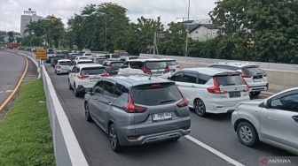 Kalikangkung Merayap! Puncak Arus Balik Masih Terjadi, 3.800 Mobil per Jam Banjiri Tol ke Jakarta