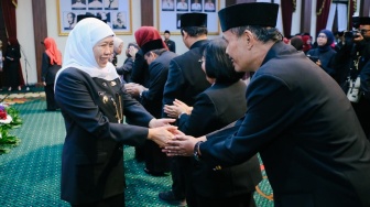 Gubernur Khofifah Lantik 128 Kepala Sekolah, Tekankan Cetak SDM Unggul Jawa Timur