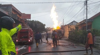 Ngeri! Mobil Muatan Gas Melon Terbakar Hebat di Jalur Palabuhanratu, Warga Ketakutan