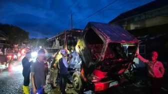 Insiden Dramatis di Citarik: Saat Deterjen Menaklukkan Si Jago Merah di Atas Truk Elpiji