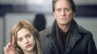Don't Say a Word: Akting Memukau Michael Douglas dan Brittany Murphy, Dini Hari Nanti di Trans TV