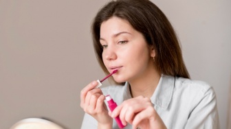 5 Rekomendasi Lip Tint yang Bagus dan Tahan Lama untuk Bibir Hitam