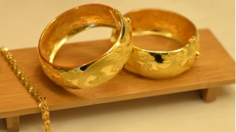 Harga Emas Turun Lagi, Harus Panik atau Santai Saja?