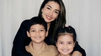 9 Tahun Terhalang, Tsania Marwa Akhirnya Bisa Masuk ke Rumah Atalarik Syach dan Rayakan Ultah Anak