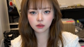 4 Ide OOTD Outerwear ala Jeongyeon TWICE untuk Daily Look Lebih Modis!