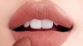 5 Lipstik Halal untuk Sholat, Wudhu Friendly Nggak Perlu Hapus Lipstik Berkali-kali