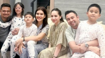 Lebaran ke Rumah Bobby Nasution, Raffi Ahmad dan Gigi Kembali Disentil Isu Liar Asal-usul Lily