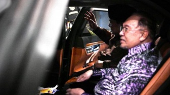 Satu Mobil ke Bandara, Prabowo Antar Langsung Anwar Ibrahim Tinggalkan Indonesia