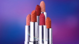 Cari Lipstik untuk Bibir Hitam dan Kering? Ini 5 Pilihan yang Layak Dicoba