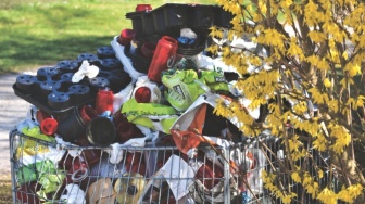 Jejak Yang Tertinggal: Sampah dan Harga Lingkungan dari Euforia Wisata