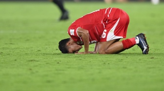 Pesepak bola Timnas Indonesia Doni Tri melakukan sujud usai mengalahkan Timnas Saint Kitts and Nevis pada pertandingan FIFA Series 2026 di Stadion Utama Gelora Bung Karno (SUGBK), Senayan, Jakarta, Jumat (27/3/2026). [ANTARA FOTO/Asprilla Dwi Adha/hma/wpa]
