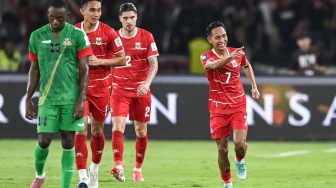Pesepak bola Timnas Indonesia Beckham Putra (kanan) berselebrasi usai mencetak gol ke gawang Saint Kitts and Nevis saat pertandingan FIFA Series 2026 di Stadion Utama Gelora Bung Karno (SUGBK), Senayan, Jakarta, Jumat (27/3/2026). [ANTARA FOTO/Asprilla Dwi Adha/hma/wpa]
