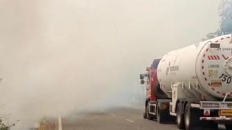 Kabut Asap Karhutla Selimuti Jalan Raya di Dumai, Ganggu Jarak Pandang