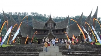 Lonjakan Wisata Lebaran! 59.655 Orang Kunjungi Istano Basa Pagaruyung
