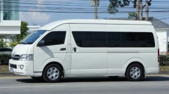 Mobil Elf Muat Berapa Orang? Cocok Buat Liburan, Intip Fakta Uniknya