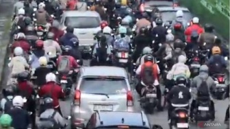 Usai Libur Lebaran, Jatinegara Macet Parah hingga Arah TebetKuningan