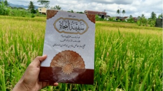 Kitab Safinatun Najah: Kompas Canggih buat Santri biar Gak Nyasar di Samudra Dunia