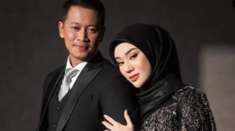 Bongkar VCS dengan Cewek, Viral Lagi Pengakuan Clara Shinta Dicuekin Suami karena Asyik Sama HP