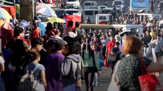 Viral Warga Filipina Ramai-ramai Jalan Kaki Gegara BBM Langka-Transum Sulit