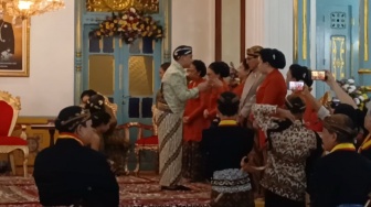 Viral PB XIV Purboyo Pakai Jarik Motif Parang Terbalik di Acara Halabihalal