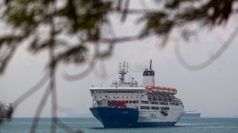 Kapal Motor (KM) Kelud dari Belawan melintas menuju Pelabuhan Bintang 99, Batu Ampar, Batam, Kepulauan Riau, Senin (30/3/2026). [ANTARA FOTO/Teguh Prihatna/bar]
