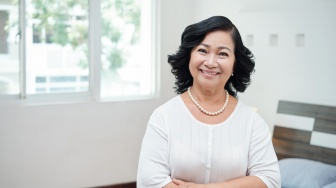 5 Sunscreen yang Bagus untuk Flek Hitam Usia 50 Tahun ke Atas